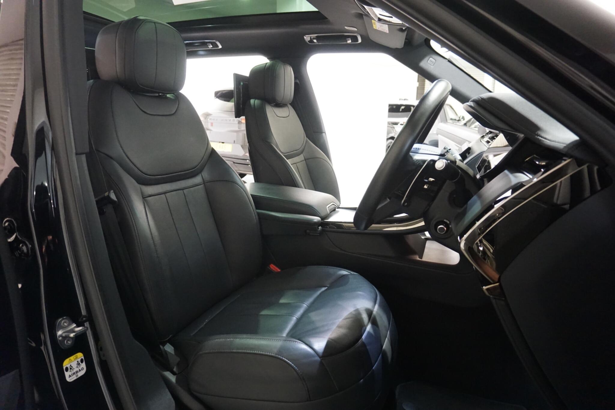 Land Rover Range Rover Sport 3.0 D300 MHEV Dynamic SE SUV 5dr Diesel Auto 4WD Euro 6 (s/s) (300 ps)